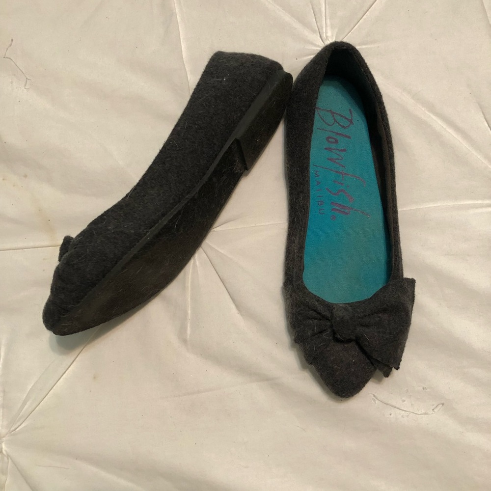 Casual grey flats